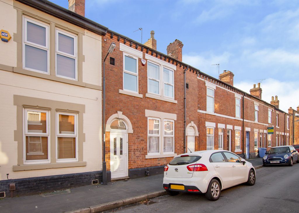 Student in Derby houses homes flats housing
